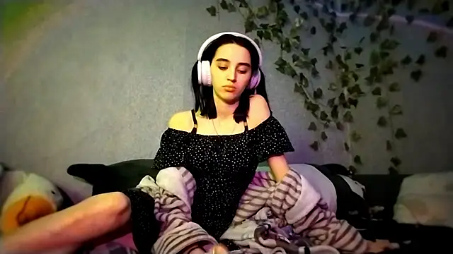 NightFoxxx live cam on StripChat