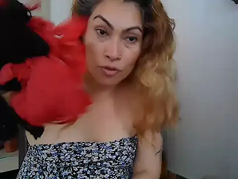 Layla-Astrum webcam