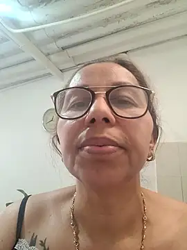 Ladymilf12 webcam