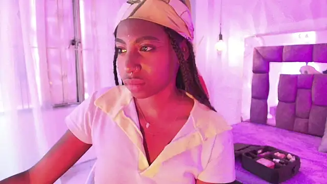 Queen_perla_ webcam