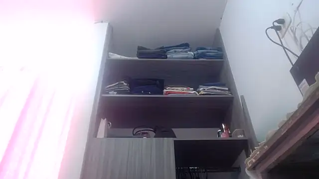 nicolle_milf1978 webcam