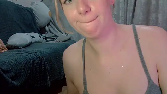 earn_my_lily webcam