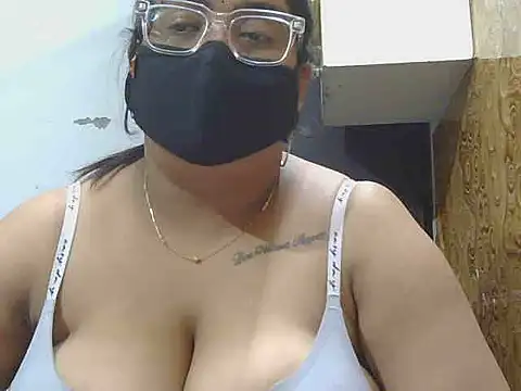 Fuckpussylickass live cam on StripChat