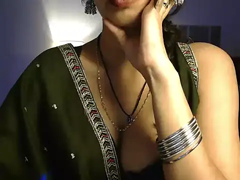 Moksha_ live cam on StripChat