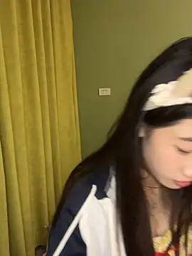 Lili15565 live cam on StripChat