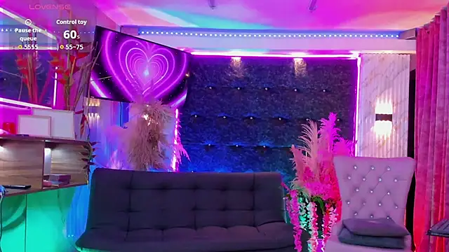 Queens_Wonders_Blonders webcam