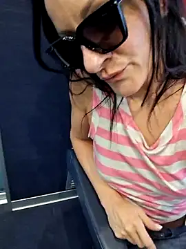 IrisBlacky live now