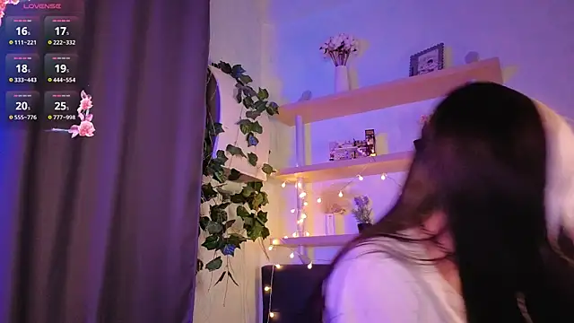 tristaroht (F young) - Spank my boobs a bit
