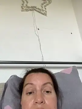 LoveNBloom webcam