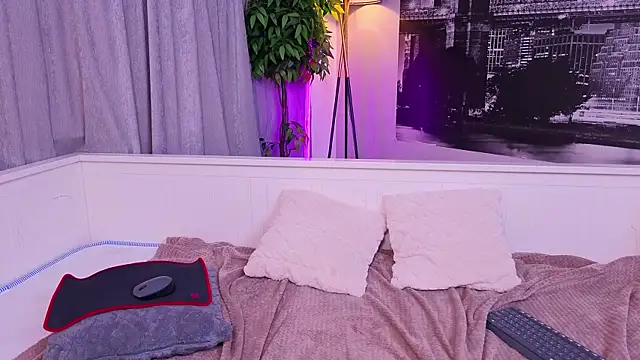 JulyMilky webcam