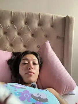 Ellelie_77 webcam