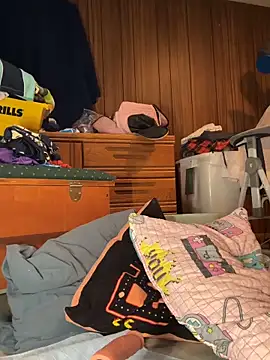 Mini_And_The_Bear webcam