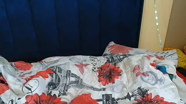 HotCreamyTea webcam