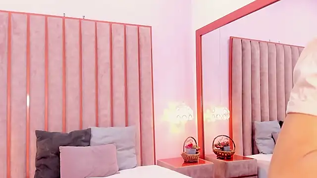 Zoe_Monrow webcam