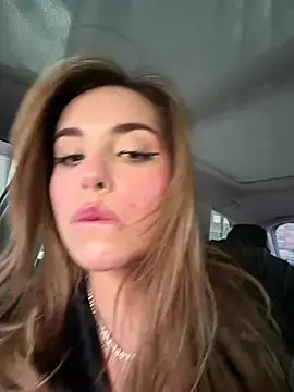 Alirawrz's cam show statistics and live stream