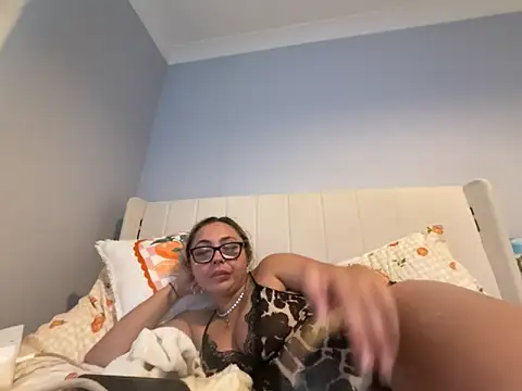 petitelucyXoxx webcam