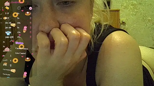 CurvyWild_Lady30 webcam