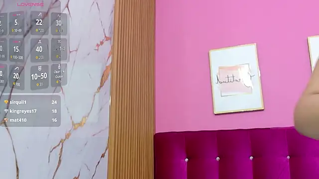 curvybuffgirllll webcam