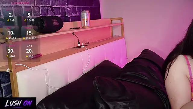 RealGoddessBellaBlaze webcam
