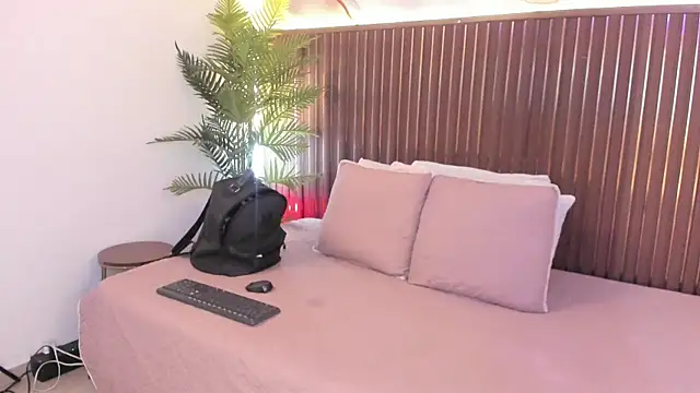 HoneyMilf_ webcam