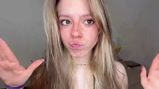 Catrinee webcam