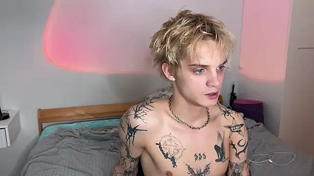 mia_side webcam
