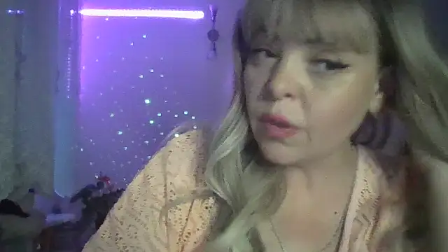 BellaaKiss webcam