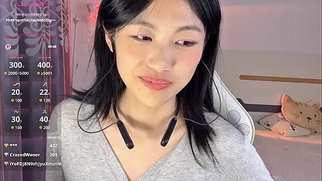 tammy-66 (F young) - 内裤脱下塞入嘴巴