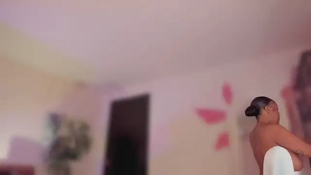 YariRose webcam
