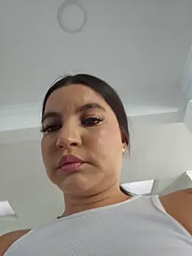 Pretty_Julieta webcam