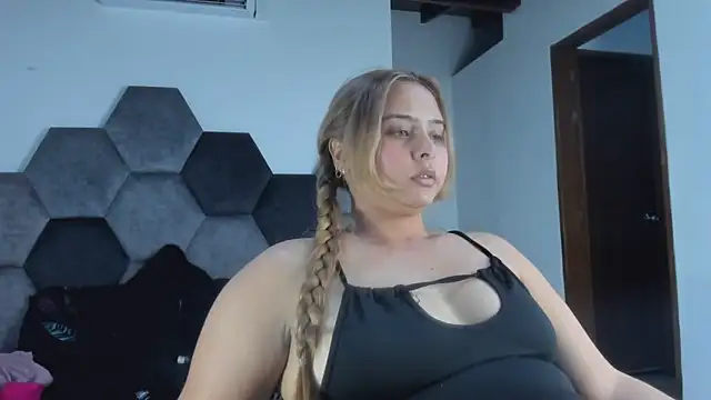 MikaelaStone webcam