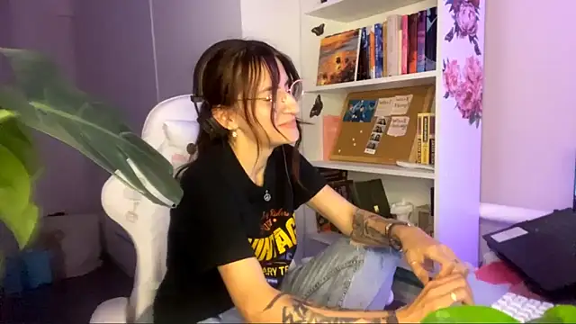 Monica_Cutersseys webcam