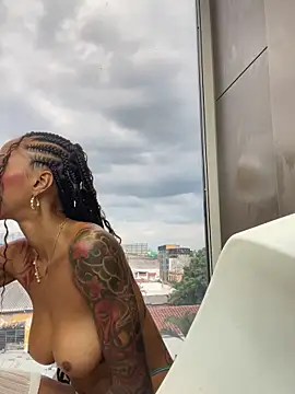 LizStorm_ webcam