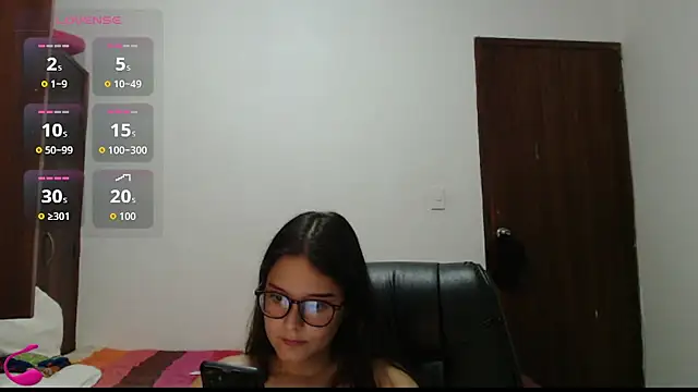 MadieeLorez webcam