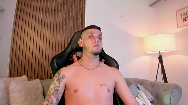 Boy_Mathew webcam