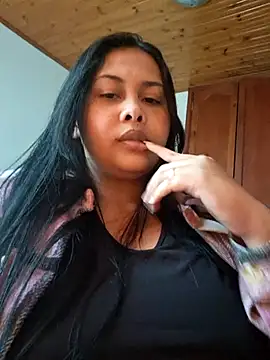 Alessandraa- live cam on StripChat