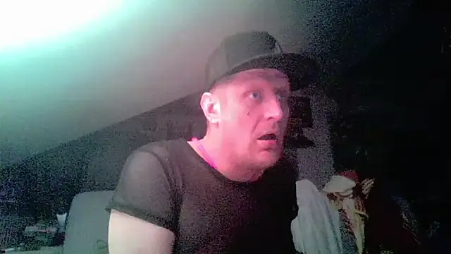 Bigthroaterboy live cam on StripChat