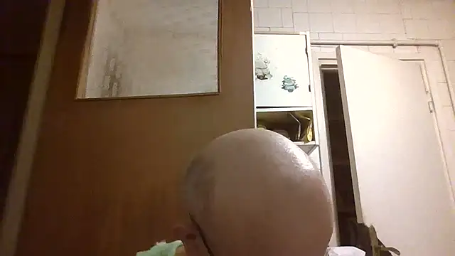 mariusica1@xh live cam on StripChat