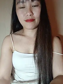 Cherry-squirtt live cam on StripChat