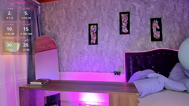 Lauren_smiles webcam