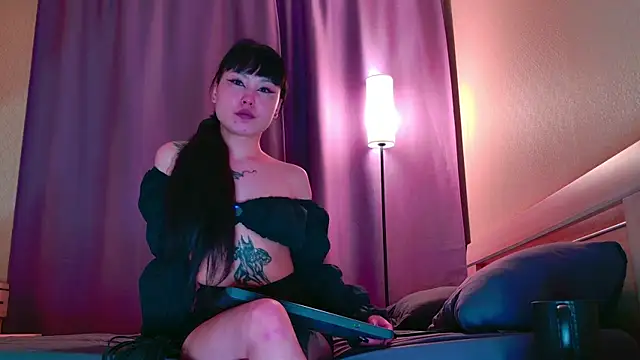 PurpleD1va live cam on StripChat