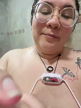 CurlyMilf_Vannexxxa webcam