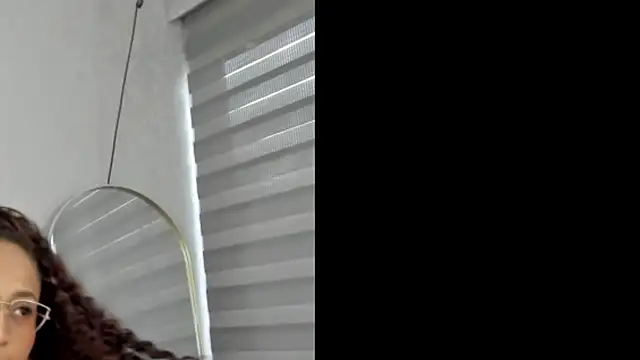 EmmaFerrary webcam