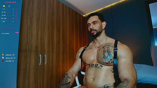massimo_visconti live cam on StripChat