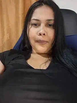 Alessandraa- live cam on StripChat