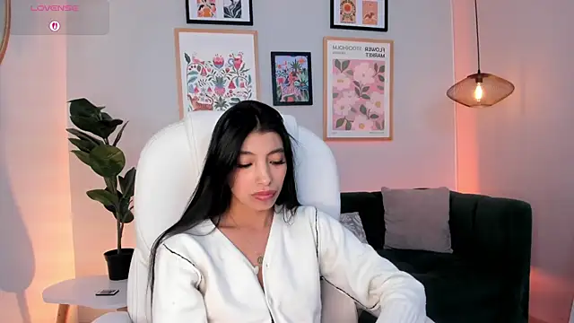Tiffany_Low live cam on StripChat