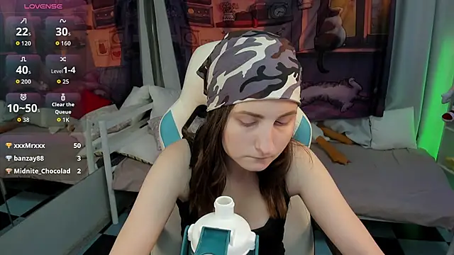 KiraDuvall live cam on StripChat