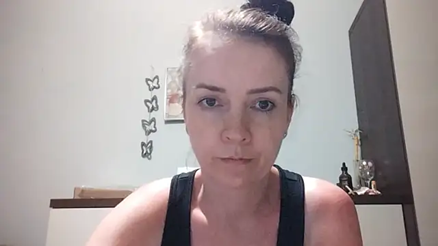 JenniferAlone webcam