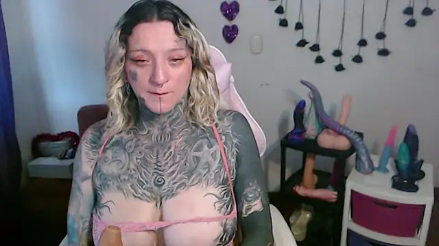 SLOPPYTITSS live cam on StripChat