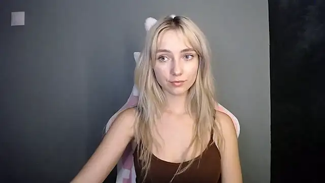 LuciaYoung webcam
